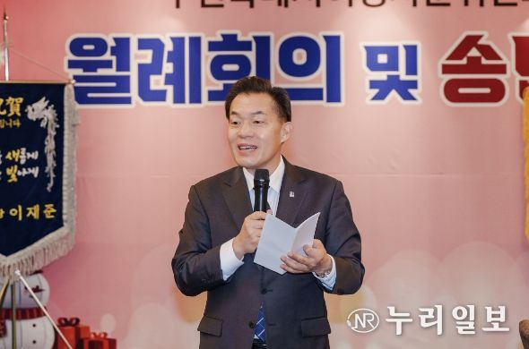 이재준 수원시장이 인사말을 하고 있다