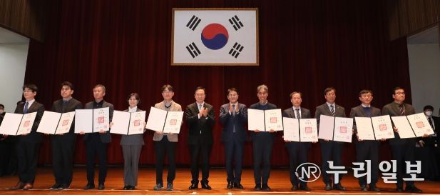 경기도교육청, 신규 교원장・교원감・교육전문직원・수석교사 임명장 수여