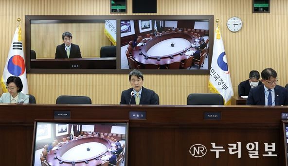 이주호 사회부총리 겸 교육부 장관이 17일 오후 정부세종청사에서 열린 제4차 사회관계장관회의에서 모두발언을 하고 있다. (사진=교육부)