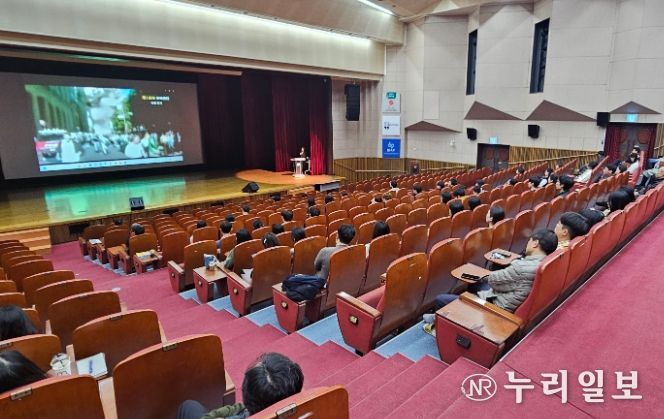 지난 8일 부천시청 어울마당에서 ‘기능연속성계획’ 직무교육을 진행하는 모습