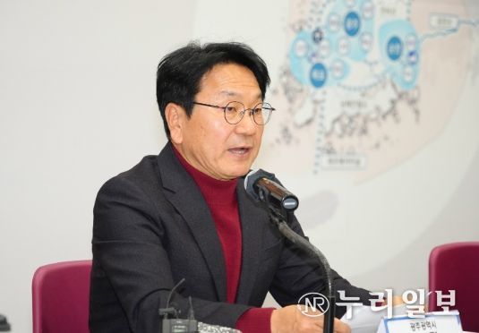 강기정 광주광역시장이 4일 오후 서구 김대중컨벤션센터에서 열린 ‘서남권 메가시티 구축 정책 토론회’에 참석해 환영사를 하고 있다./광주광역시 제공