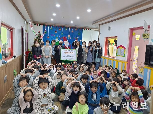 ‘이웃사랑 나누기’ 수익금 전달식