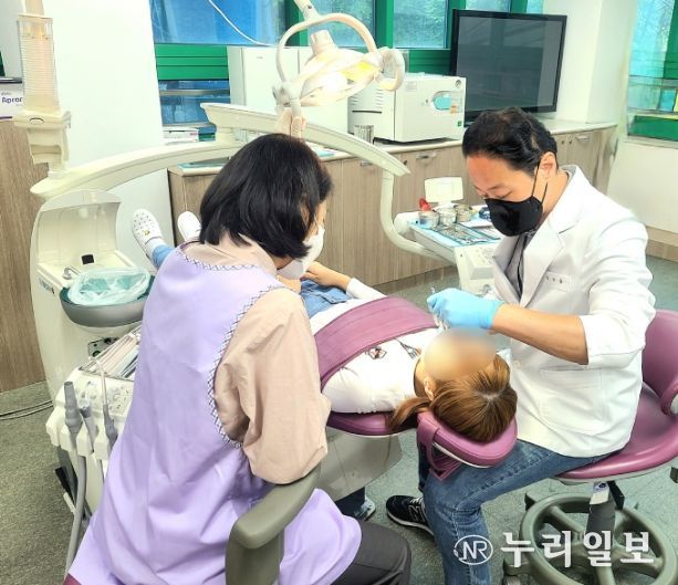 장안구보건소가 수원서광학교에서 구강보건실을 운영하고 있다.