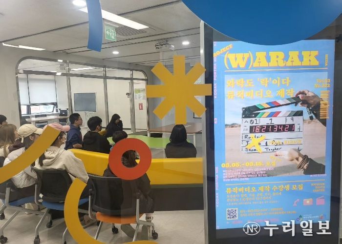 부천여성청소년재단이 운영하는 부천시청소년센터 Culture 메이커스페이스 ‘Design Music Zone’는 청소년과 청년이 함께 뮤직비디오를 제작하는 프로젝트를 운영한다.