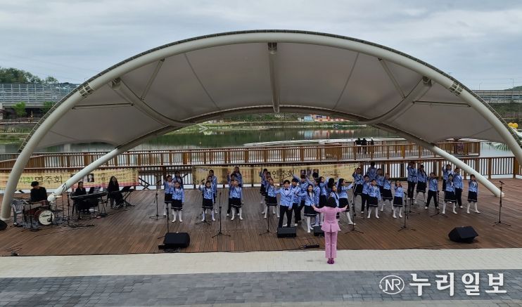 은계호수공원에 퍼진 봄의 선율, 시흥시립합창단 연주회 성료