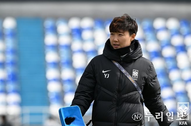 지난 3월 2024 AFC U-20 여자 아시안컵 당시 박윤정 감독의 모습.