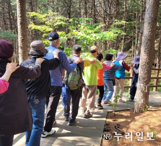 동두천시 치매안심센터, 이용 어르신들에게 산림치유를 통한 봄 소풍 제공