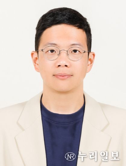 ▲옥조근정훈장(제13회 대한민국 스승상)을 수상하는 대구논공초등학교 이태윤 교사