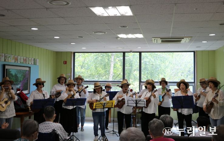 동두천시자원봉사센터, 우쿨렐레&음악치료 봉사로 어르신께 기쁨 선사
