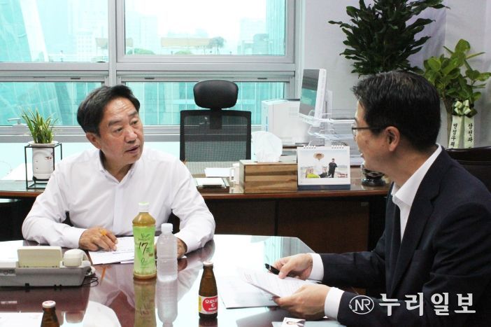 강승규 의원_ 농림축산식품부 기조실장과 지역 현안 논의