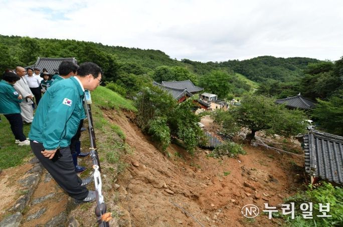 호우로 산사태 발생한 ‘부여 대조사’ 긴급점검 나선 최응천 국가유산청장