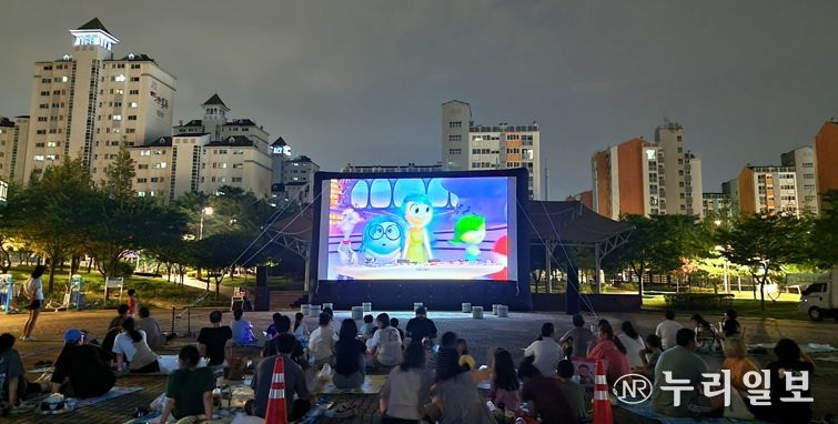 시원한 별빛 영화제 ‘능곡동에서 선사마을 캠핑’ 성료