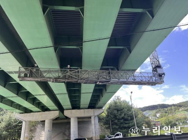 용인특례시 교량 등에 굴절차 이용해 안전점검 실시