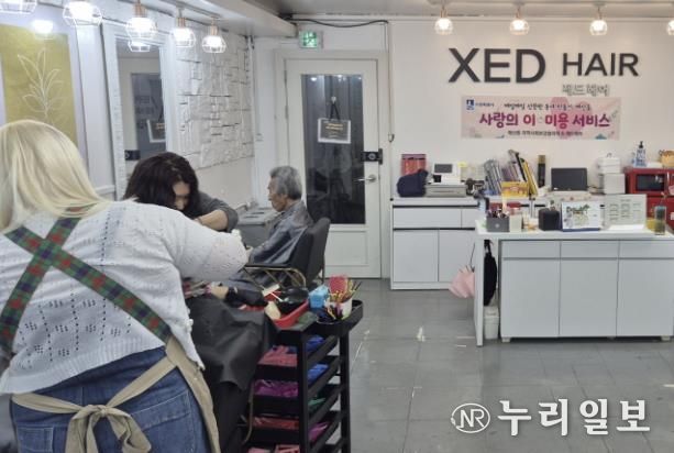 수원시 팔달구 매산동, 제드헤어의 손길에 어르신들 감동
