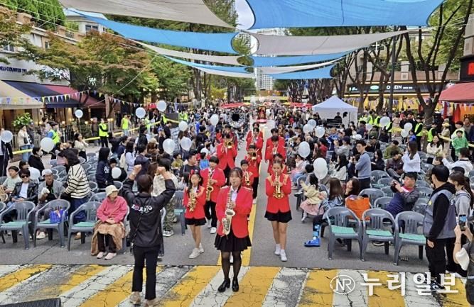 성남시청소년재단, 정자1동 차 없는 카페거리 축제, 성공적 마무리