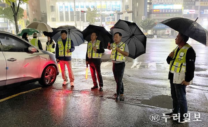 수원시 영통구 박사승 구청장, 원천동 법조타운 민관 합동 야간순찰 실시