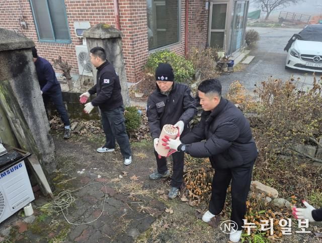 포천시 영북면 기수연합회·영북면 청년회, 사랑의 연탄 나눔 행사 진행