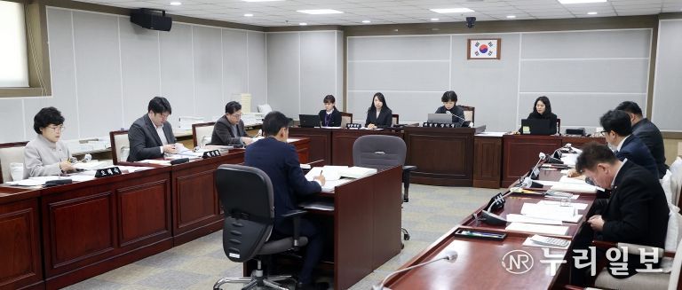 수원특례시의회 문화체육위원회, 조례안 등 안건심사