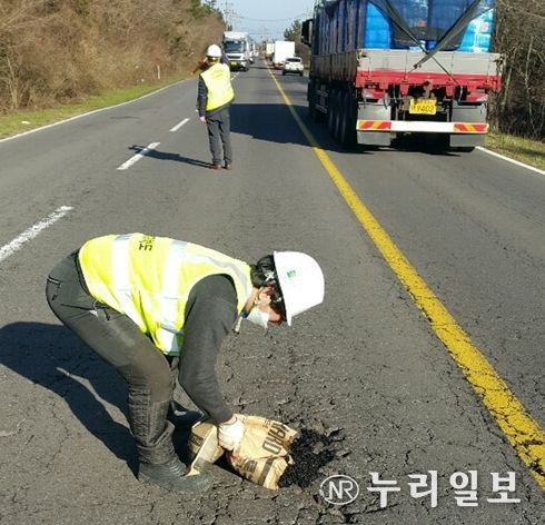 포트홀 정비 관련 사진