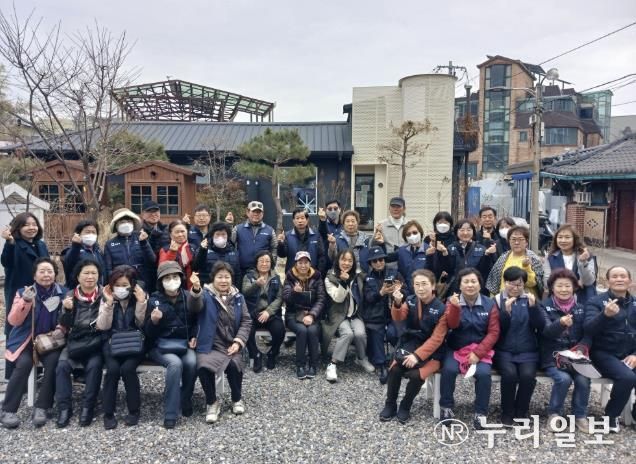 수원시 팔달구 행궁동 통장협의회, '새빛하우스 홍보관' 견학 실시