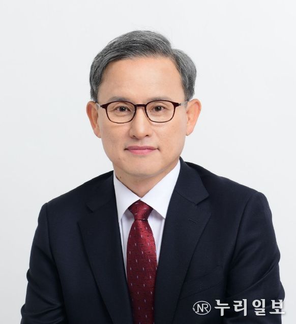 항공·철도사고조사위원회 위원장(경상국립대학교 권진회 총장)