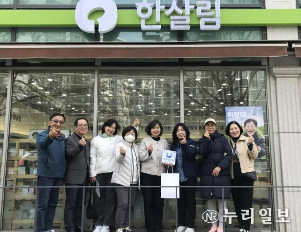 수원시 영통구 망포1동 지역사회보장협의체, 취약계층 지원 특화사업 논의 및 사랑나눔수원 기부증표 전달