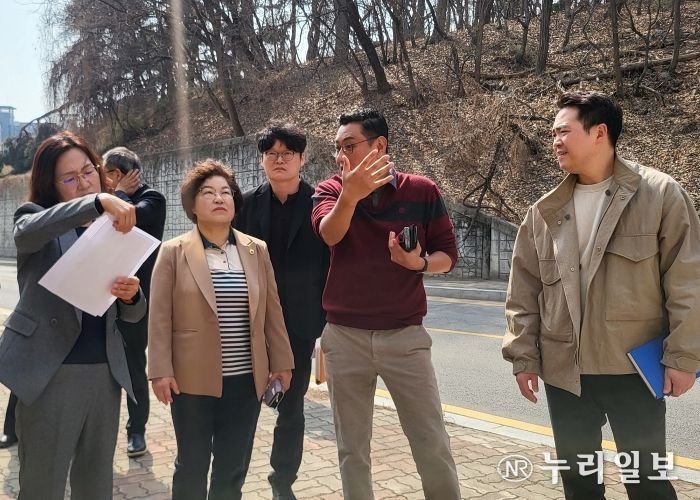 김옥순 의원, 의왕~과천 고속도로 굴다리 보행로 현장 점검