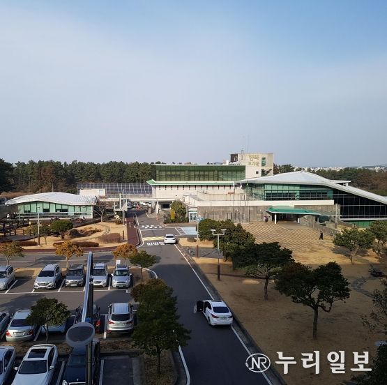 제주도 한라도서관 문턱 낮춘다…맞춤형 도서 택배 서비스 제공