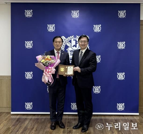 경기도의회 이제영 미래과학협력위원장, 차세대융합기술원 감사패 수상