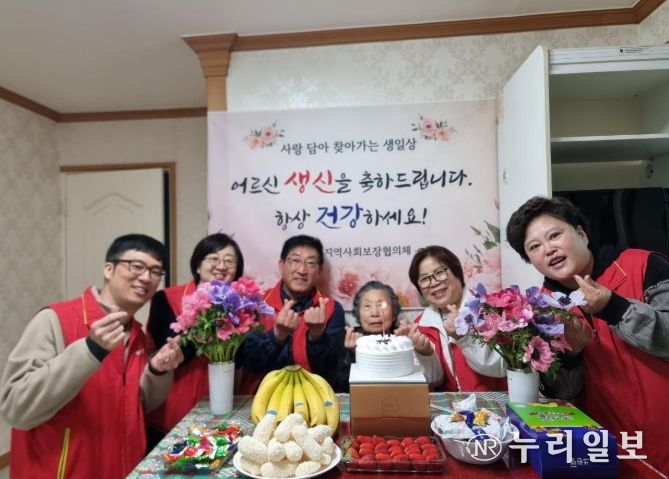 대월면 지역사회보장협의체, ‘사랑 담아 찾아가는 생일상’ 추진