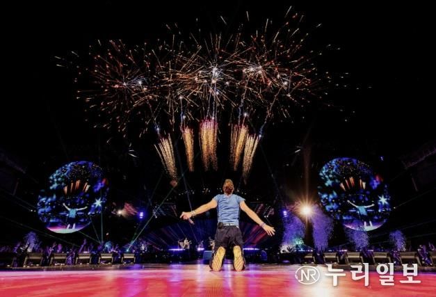 8년만에 고양에서 두번째 내한공연을 가진 콜드플레이 멤버(왼쪽부터 가이 베리맨, 윌 챔피언, 크리스 마틴, 존 버클랜드. =라이브네이션코리아 제공)