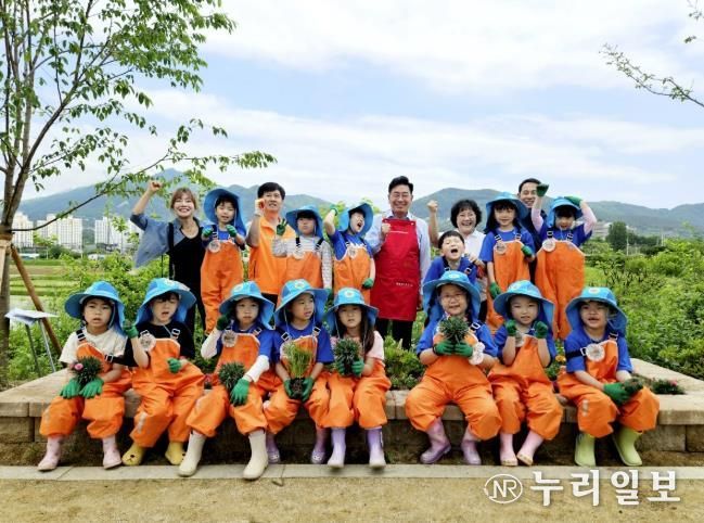 어린이집 꽃심기 행사사진