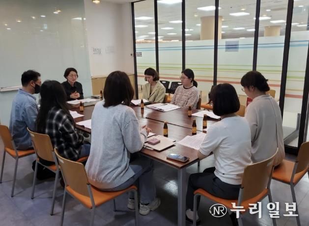 부천시 세입 담당 직원들이 컨설팅을 받는 모습