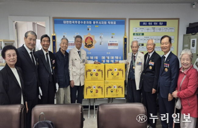 대한민국무공수훈자회 광주시지회, 제70회 현충일 맞아 국가유공자 4인에 ‘수의’ 증정