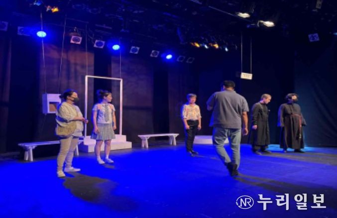 2025년 민관협력자살예방사업 중 예술 분야(연극 “정거장”)