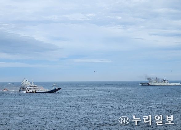 24일 오후 제주 성산항에서 해양경찰청, 행정안전부가 공동으로 주관하여 수난대비 기본훈련을 진행중이다.