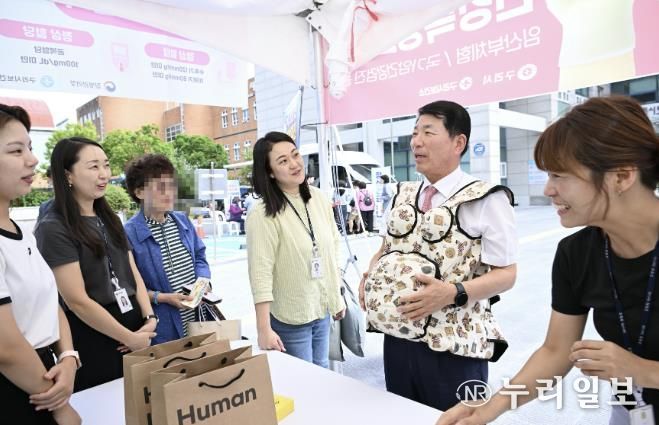 치매 극복 주간 행사 연계 보건소 건강체험관을 운영하고 있다.