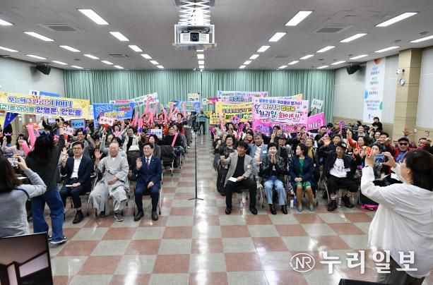 수원시 영통구 어르신들의 소통과 화합의 장, 2025년 영통구 은빛어르신 노래자랑 개최