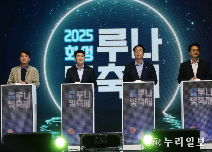 배정수 의장 축제 축하 인사 모습