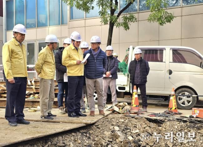 최대호 안양시장 범계역 인근 지역난방 열수송관 파열사고 현장 방문 사진