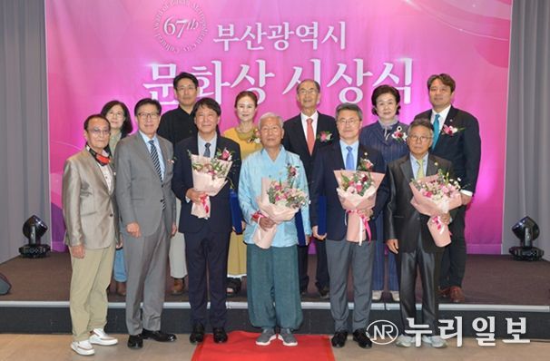 도모헌 야외정원에서 시상식