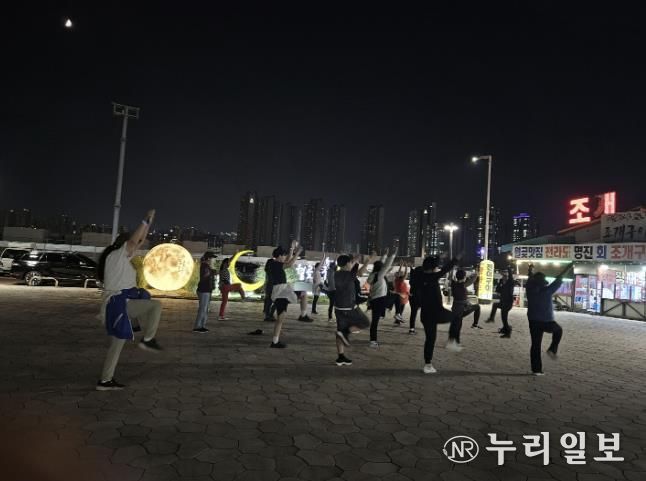 시흥시 월곶동 주민자치회, 월곶해안로 낙조를 보면서 함께 걸어요 성료