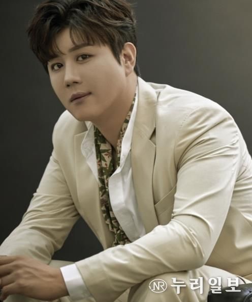 가수 진해성, 팬클럽과 함께 포천시 취약계층에 500만 원 기부…'선한 영향력' 확산