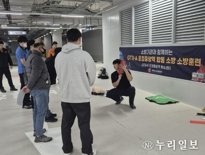 파주교하소방서 소방대원의 지도 아래 소화기 및 옥내소화전 사용방법·주의사항 실습