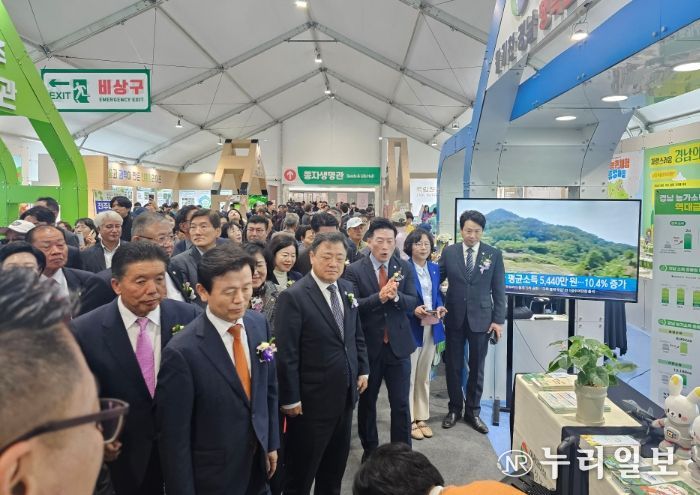 '2025 진주국제농식품박람회'에 참석한 박명균 행정부지사