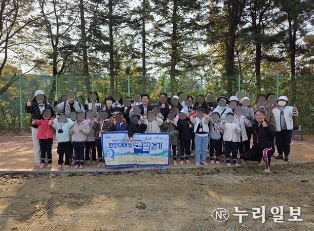 파주보건소, ‘2025 한의약 건강증진 맨발걷기 프로그램’ 성황리 종료