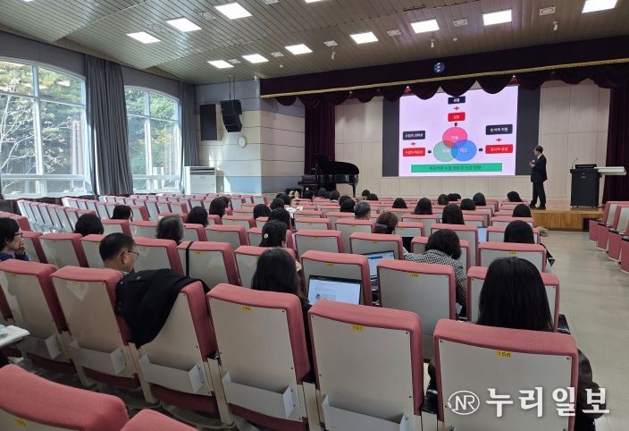 미래 수업혁신을 이끄는 리더, 수석교사의 역량을 키우다