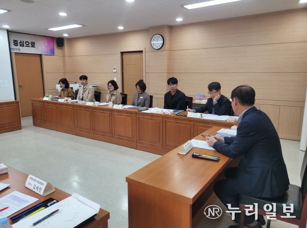 경북교육청, ‘정주학교’ 시범운영 성과 평가 착수(새로운 학교 모델 정주학교, 종합 평가로 성장의 길을 연다)(정주학교_정책연구 발표 모습)