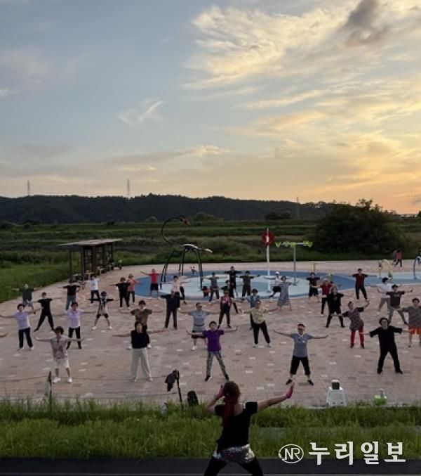 파주보건소, 문산노을길 건강교실·달빛 운동교실 성황리 마무리