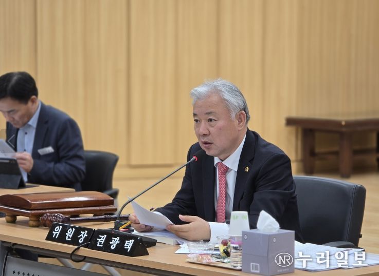 경상북도의회 권광택 위원장